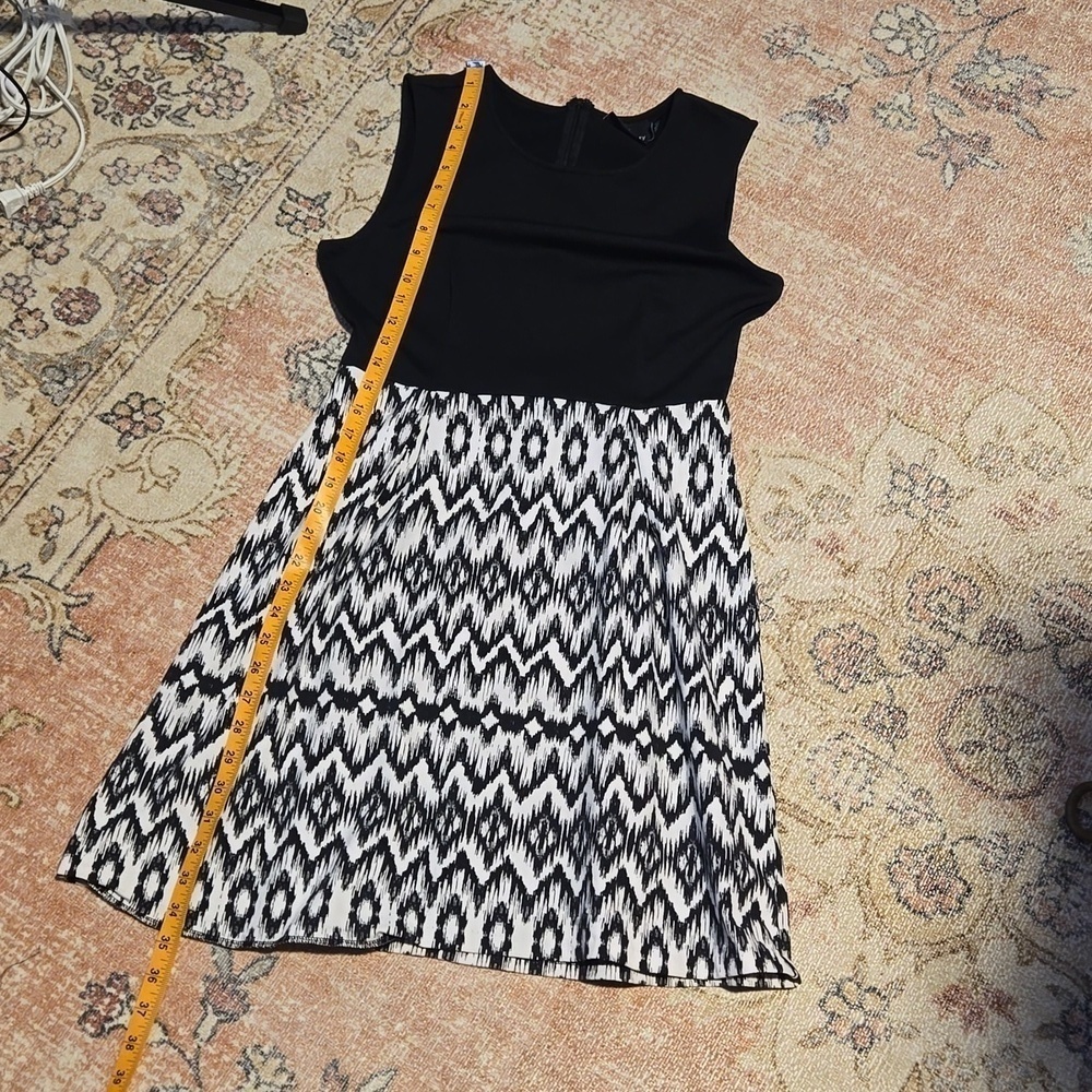 Cynthia Rowley Black and White Stretchy Full Back Zip Dress - Size M - Picture 10 of 11
